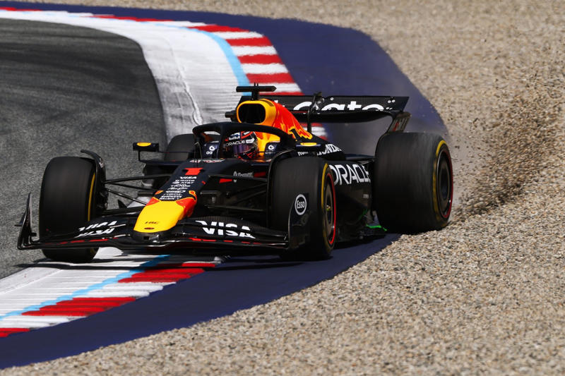 Max Verstappen, Red Bull Racing, Alexander Albon, Williams, Lando Norris, McLaren, Mike Whiddett in the Paddock, Andrea Kimi Antonelli, Mercedes, Charles Leclerc, Ferrari, Oliver Bearman, Haas F1 Team, Carlos Sainz, Williams, Lewis Hamilton, Ferrari, Nico Hulkenberg, Sauber, Oliver Bearman, Haas F1 Team, Carlos Sainz, Williams, Alexander Albon, Williams, Esteban Ocon, Haas F1 Team, Gabriel Bortoleto, Sauber, Emerson Fittipaldi and Emerson Fittipaldi Jr walk in the Paddock , George Russell, Mercedes, Lando Norris, McLaren, Lando Norris, McLaren, Nico Hulkenberg, Sauber, Gabriel Bortoleto, Sauber, Liam Lawson, Racing Bulls Team, Pierre Gasly, Alpine, Liam Lawson, Racing Bulls Team, Nico Hulkenberg, Sauber, Liam Lawson, Racing Bulls Team, Max Verstappen, Red Bull Racing, Liam Lawson, Racing Bulls Team, George Russell, Mercedes, George Russell, Mercedes, Alex Dunne, McLaren, Max Verstappen, Red Bull Racing, Esteban Ocon, Haas F1 Team, Pierre Gasly, Alpine, Oliver Bearman, Haas F1 Team, Yuki Tsunoda, Red Bull Racing Team , Oscar Piastri, McLaren, Lewis Hamilton, Ferrari, George Russell, Mercedes, Max Verstappen, Red Bull Racing, Gabriel Bortoleto, Sauber, Fernando Alonso, Aston Martin Racing, Aston Martin F1 Team Pitstop practice, Ferrari SF-25, dettaglio tecnico, Alex Dunne, McLaren, Fernando Alonso, Aston Martin Racing, Lando Norris, McLaren, Helmut Marko, Red Bull Racing, Max Verstappen, Red Bull Racing, Oscar Piastri, McLaren, Lando Norris, McLaren, Charles Leclerc, Ferrari, Fernando Alonso, Aston Martin Racing, Franco Colapinto, Alpine, Charles Leclerc, Ferrari, Lando Norris, McLaren, Andrea Kimi Antonelli, Mercedes, Lewis Hamilton, Ferrari, Andrea Kimi Antonelli, Mercedes, Yuki Tsunoda, Red Bull Racing Team , Lewis Hamilton, Ferrari, Lando Norris, McLaren