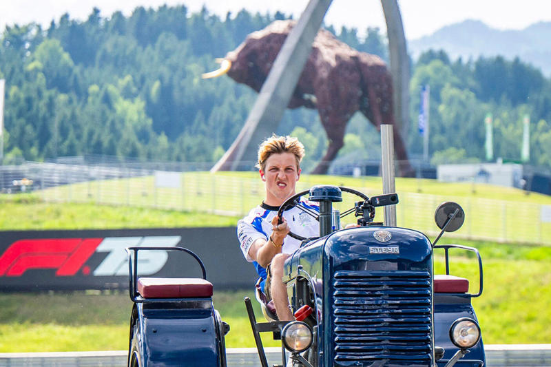 Max Verstappen, Red Bull Racing, Alexander Albon, Williams, Lando Norris, McLaren, Mike Whiddett in the Paddock, Andrea Kimi Antonelli, Mercedes, Charles Leclerc, Ferrari, Oliver Bearman, Haas F1 Team, Carlos Sainz, Williams, Lewis Hamilton, Ferrari, Nico Hulkenberg, Sauber, Oliver Bearman, Haas F1 Team, Carlos Sainz, Williams, Alexander Albon, Williams, Esteban Ocon, Haas F1 Team, Gabriel Bortoleto, Sauber, Emerson Fittipaldi and Emerson Fittipaldi Jr walk in the Paddock , George Russell, Mercedes, Lando Norris, McLaren, Lando Norris, McLaren, Nico Hulkenberg, Sauber, Gabriel Bortoleto, Sauber, Liam Lawson, Racing Bulls Team, Pierre Gasly, Alpine, Liam Lawson, Racing Bulls Team, Nico Hulkenberg, Sauber, Liam Lawson, Racing Bulls Team, Max Verstappen, Red Bull Racing, Liam Lawson, Racing Bulls Team, George Russell, Mercedes, George Russell, Mercedes, Alex Dunne, McLaren, Max Verstappen, Red Bull Racing, Esteban Ocon, Haas F1 Team, Pierre Gasly, Alpine, Oliver Bearman, Haas F1 Team, Yuki Tsunoda, Red Bull Racing Team , Oscar Piastri, McLaren, Lewis Hamilton, Ferrari, George Russell, Mercedes, Max Verstappen, Red Bull Racing, Gabriel Bortoleto, Sauber, Fernando Alonso, Aston Martin Racing, Aston Martin F1 Team Pitstop practice, Ferrari SF-25, dettaglio tecnico, Alex Dunne, McLaren, Fernando Alonso, Aston Martin Racing, Lando Norris, McLaren, Helmut Marko, Red Bull Racing, Max Verstappen, Red Bull Racing, Oscar Piastri, McLaren, Lando Norris, McLaren, Charles Leclerc, Ferrari, Fernando Alonso, Aston Martin Racing, Franco Colapinto, Alpine, Charles Leclerc, Ferrari, Lando Norris, McLaren, Andrea Kimi Antonelli, Mercedes, Lewis Hamilton, Ferrari, Andrea Kimi Antonelli, Mercedes, Yuki Tsunoda, Red Bull Racing Team , Lewis Hamilton, Ferrari, Lando Norris, McLaren