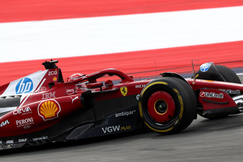 Max Verstappen, Red Bull Racing, Alexander Albon, Williams, Lando Norris, McLaren, Mike Whiddett in the Paddock, Andrea Kimi Antonelli, Mercedes, Charles Leclerc, Ferrari, Oliver Bearman, Haas F1 Team, Carlos Sainz, Williams, Lewis Hamilton, Ferrari, Nico Hulkenberg, Sauber, Oliver Bearman, Haas F1 Team, Carlos Sainz, Williams, Alexander Albon, Williams, Esteban Ocon, Haas F1 Team, Gabriel Bortoleto, Sauber, Emerson Fittipaldi and Emerson Fittipaldi Jr walk in the Paddock , George Russell, Mercedes, Lando Norris, McLaren, Lando Norris, McLaren, Nico Hulkenberg, Sauber, Gabriel Bortoleto, Sauber, Liam Lawson, Racing Bulls Team, Pierre Gasly, Alpine, Liam Lawson, Racing Bulls Team, Nico Hulkenberg, Sauber, Liam Lawson, Racing Bulls Team, Max Verstappen, Red Bull Racing, Liam Lawson, Racing Bulls Team, George Russell, Mercedes, George Russell, Mercedes, Alex Dunne, McLaren, Max Verstappen, Red Bull Racing, Esteban Ocon, Haas F1 Team, Pierre Gasly, Alpine, Oliver Bearman, Haas F1 Team, Yuki Tsunoda, Red Bull Racing Team , Oscar Piastri, McLaren, Lewis Hamilton, Ferrari, George Russell, Mercedes, Max Verstappen, Red Bull Racing, Gabriel Bortoleto, Sauber, Fernando Alonso, Aston Martin Racing, Aston Martin F1 Team Pitstop practice, Ferrari SF-25, dettaglio tecnico, Alex Dunne, McLaren, Fernando Alonso, Aston Martin Racing, Lando Norris, McLaren, Helmut Marko, Red Bull Racing, Max Verstappen, Red Bull Racing, Oscar Piastri, McLaren, Lando Norris, McLaren, Charles Leclerc, Ferrari, Fernando Alonso, Aston Martin Racing, Franco Colapinto, Alpine, Charles Leclerc, Ferrari, Lando Norris, McLaren, Andrea Kimi Antonelli, Mercedes, Lewis Hamilton, Ferrari, Andrea Kimi Antonelli, Mercedes, Yuki Tsunoda, Red Bull Racing Team , Lewis Hamilton, Ferrari, Lando Norris, McLaren