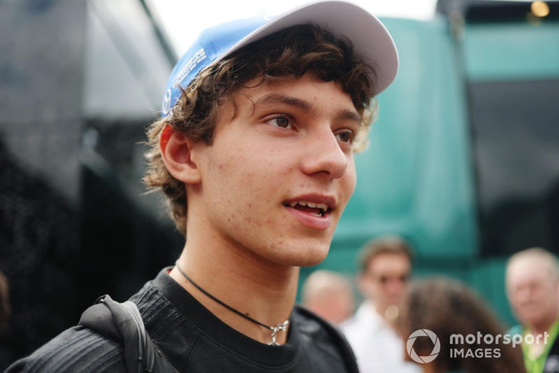 Max Verstappen, Red Bull Racing, Alexander Albon, Williams, Lando Norris, McLaren, Mike Whiddett in the Paddock, Andrea Kimi Antonelli, Mercedes, Charles Leclerc, Ferrari, Oliver Bearman, Haas F1 Team, Carlos Sainz, Williams, Lewis Hamilton, Ferrari, Nico Hulkenberg, Sauber, Oliver Bearman, Haas F1 Team, Carlos Sainz, Williams, Alexander Albon, Williams, Esteban Ocon, Haas F1 Team, Gabriel Bortoleto, Sauber, Emerson Fittipaldi and Emerson Fittipaldi Jr walk in the Paddock , George Russell, Mercedes, Lando Norris, McLaren, Lando Norris, McLaren, Nico Hulkenberg, Sauber, Gabriel Bortoleto, Sauber, Liam Lawson, Racing Bulls Team, Pierre Gasly, Alpine, Liam Lawson, Racing Bulls Team, Nico Hulkenberg, Sauber, Liam Lawson, Racing Bulls Team, Max Verstappen, Red Bull Racing, Liam Lawson, Racing Bulls Team, George Russell, Mercedes, George Russell, Mercedes, Alex Dunne, McLaren, Max Verstappen, Red Bull Racing, Esteban Ocon, Haas F1 Team, Pierre Gasly, Alpine, Oliver Bearman, Haas F1 Team, Yuki Tsunoda, Red Bull Racing Team , Oscar Piastri, McLaren, Lewis Hamilton, Ferrari, George Russell, Mercedes, Max Verstappen, Red Bull Racing, Gabriel Bortoleto, Sauber, Fernando Alonso, Aston Martin Racing, Aston Martin F1 Team Pitstop practice, Ferrari SF-25, dettaglio tecnico, Alex Dunne, McLaren, Fernando Alonso, Aston Martin Racing, Lando Norris, McLaren, Helmut Marko, Red Bull Racing, Max Verstappen, Red Bull Racing, Oscar Piastri, McLaren, Lando Norris, McLaren, Charles Leclerc, Ferrari, Fernando Alonso, Aston Martin Racing, Franco Colapinto, Alpine, Charles Leclerc, Ferrari, Lando Norris, McLaren, Andrea Kimi Antonelli, Mercedes, Lewis Hamilton, Ferrari, Andrea Kimi Antonelli, Mercedes, Yuki Tsunoda, Red Bull Racing Team , Lewis Hamilton, Ferrari, Lando Norris, McLaren