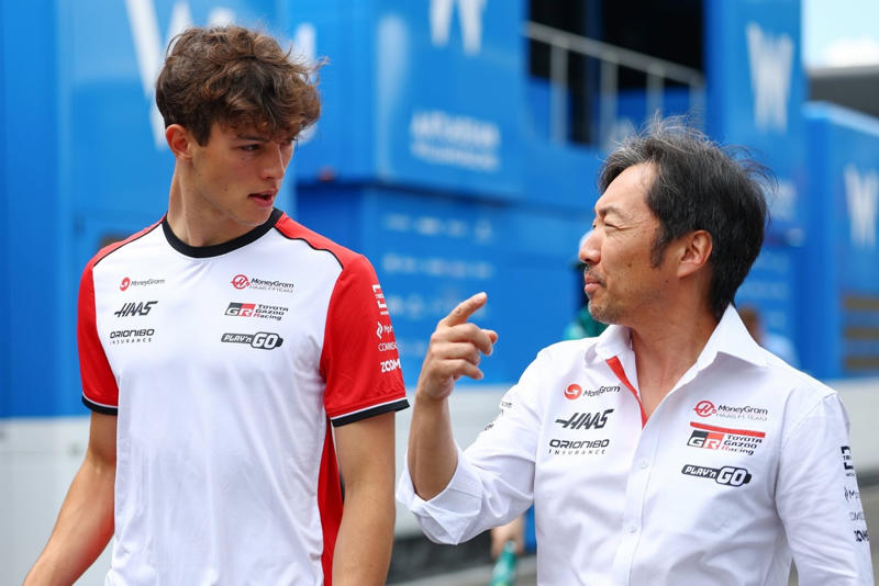 Max Verstappen, Red Bull Racing, Alexander Albon, Williams, Lando Norris, McLaren, Mike Whiddett in the Paddock, Andrea Kimi Antonelli, Mercedes, Charles Leclerc, Ferrari, Oliver Bearman, Haas F1 Team, Carlos Sainz, Williams, Lewis Hamilton, Ferrari, Nico Hulkenberg, Sauber, Oliver Bearman, Haas F1 Team, Carlos Sainz, Williams, Alexander Albon, Williams, Esteban Ocon, Haas F1 Team, Gabriel Bortoleto, Sauber, Emerson Fittipaldi and Emerson Fittipaldi Jr walk in the Paddock , George Russell, Mercedes, Lando Norris, McLaren, Lando Norris, McLaren, Nico Hulkenberg, Sauber, Gabriel Bortoleto, Sauber, Liam Lawson, Racing Bulls Team, Pierre Gasly, Alpine, Liam Lawson, Racing Bulls Team, Nico Hulkenberg, Sauber, Liam Lawson, Racing Bulls Team, Max Verstappen, Red Bull Racing, Liam Lawson, Racing Bulls Team, George Russell, Mercedes, George Russell, Mercedes, Alex Dunne, McLaren, Max Verstappen, Red Bull Racing, Esteban Ocon, Haas F1 Team, Pierre Gasly, Alpine, Oliver Bearman, Haas F1 Team, Yuki Tsunoda, Red Bull Racing Team , Oscar Piastri, McLaren, Lewis Hamilton, Ferrari, George Russell, Mercedes, Max Verstappen, Red Bull Racing, Gabriel Bortoleto, Sauber, Fernando Alonso, Aston Martin Racing, Aston Martin F1 Team Pitstop practice, Ferrari SF-25, dettaglio tecnico, Alex Dunne, McLaren, Fernando Alonso, Aston Martin Racing, Lando Norris, McLaren, Helmut Marko, Red Bull Racing, Max Verstappen, Red Bull Racing, Oscar Piastri, McLaren, Lando Norris, McLaren, Charles Leclerc, Ferrari, Fernando Alonso, Aston Martin Racing, Franco Colapinto, Alpine, Charles Leclerc, Ferrari, Lando Norris, McLaren, Andrea Kimi Antonelli, Mercedes, Lewis Hamilton, Ferrari, Andrea Kimi Antonelli, Mercedes, Yuki Tsunoda, Red Bull Racing Team , Lewis Hamilton, Ferrari, Lando Norris, McLaren