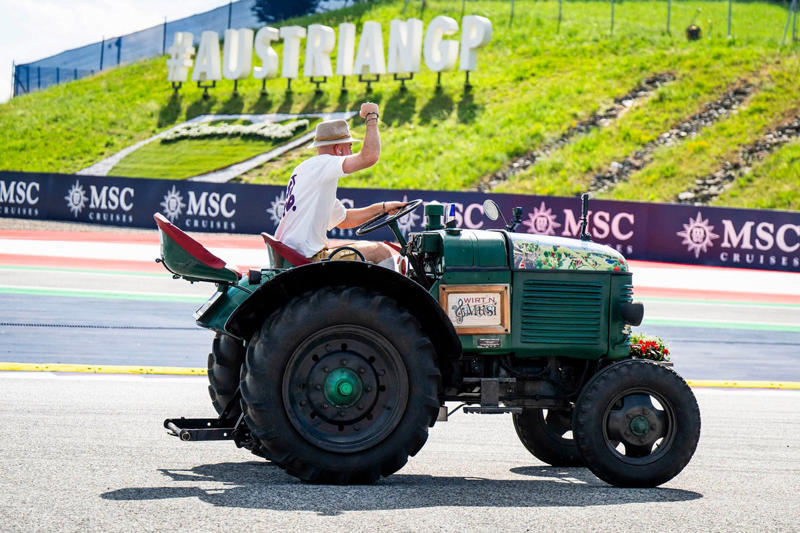 Max Verstappen, Red Bull Racing, Alexander Albon, Williams, Lando Norris, McLaren, Mike Whiddett in the Paddock, Andrea Kimi Antonelli, Mercedes, Charles Leclerc, Ferrari, Oliver Bearman, Haas F1 Team, Carlos Sainz, Williams, Lewis Hamilton, Ferrari, Nico Hulkenberg, Sauber, Oliver Bearman, Haas F1 Team, Carlos Sainz, Williams, Alexander Albon, Williams, Esteban Ocon, Haas F1 Team, Gabriel Bortoleto, Sauber, Emerson Fittipaldi and Emerson Fittipaldi Jr walk in the Paddock , George Russell, Mercedes, Lando Norris, McLaren, Lando Norris, McLaren, Nico Hulkenberg, Sauber, Gabriel Bortoleto, Sauber, Liam Lawson, Racing Bulls Team, Pierre Gasly, Alpine, Liam Lawson, Racing Bulls Team, Nico Hulkenberg, Sauber, Liam Lawson, Racing Bulls Team, Max Verstappen, Red Bull Racing, Liam Lawson, Racing Bulls Team, George Russell, Mercedes, George Russell, Mercedes, Alex Dunne, McLaren, Max Verstappen, Red Bull Racing, Esteban Ocon, Haas F1 Team, Pierre Gasly, Alpine, Oliver Bearman, Haas F1 Team, Yuki Tsunoda, Red Bull Racing Team , Oscar Piastri, McLaren, Lewis Hamilton, Ferrari, George Russell, Mercedes, Max Verstappen, Red Bull Racing, Gabriel Bortoleto, Sauber, Fernando Alonso, Aston Martin Racing, Aston Martin F1 Team Pitstop practice, Ferrari SF-25, dettaglio tecnico, Alex Dunne, McLaren, Fernando Alonso, Aston Martin Racing, Lando Norris, McLaren, Helmut Marko, Red Bull Racing, Max Verstappen, Red Bull Racing, Oscar Piastri, McLaren, Lando Norris, McLaren, Charles Leclerc, Ferrari, Fernando Alonso, Aston Martin Racing, Franco Colapinto, Alpine, Charles Leclerc, Ferrari, Lando Norris, McLaren, Andrea Kimi Antonelli, Mercedes, Lewis Hamilton, Ferrari, Andrea Kimi Antonelli, Mercedes, Yuki Tsunoda, Red Bull Racing Team , Lewis Hamilton, Ferrari, Lando Norris, McLaren
