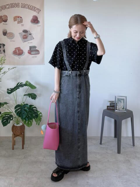 フリンジベスト×ワンピースでメリハリをプラス, 黒ジレ×スカートで大人っぽい雰囲気に, シアーシャツを羽織って軽やかに, ドットシャツ×デニムスカートで大人可愛く, メッシュ素材のセットアップでコーデに抜け感を