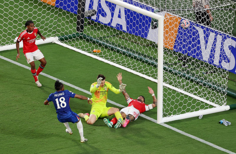 Chelsea vs Benfica live, FULL TIME: Chelsea 4-1 Benfica, FULL TIME: Chelsea 4-1 Benfica, FULL TIME: Chelsea 4-1 Benfica, Chelsea 4-1 Benfica, 120 minutes, Chelsea 4-1 Benfica, 118 minutes, GOAL! CHELSEA 4-1 Benfica (Kiernan Dewsbury-Hall, 117 minutes), GOAL! CHELSEA 3-1 Benfica (Pedro Neto, 115 minutes), Chelsea 2-1 Benfica, 112 minutes, Chelsea 2-1 Benfica, 111 minutes, GOAL! CHELSEA 2-1 Benfica (Christopher Nkunku, 109 minutes), Chelsea 1-1 Benfica, 107 minutes, Chelsea 1-1 Benfica, 106 minutes, HALF TIME IN EXTRA TIME: Chelsea 1-1 Benfica, Chelsea 1-1 Benfica, 105 minutes, Chelsea 1-1 Benfica, 104 minutes, Chelsea 1-1 Benfica, 103 minutes, Chelsea 1-1 Benfica, 100 minutes, Chelsea 1-1 Benfica, 99 minutes, Chelsea 1-1 Benfica, 96 minutes, Chelsea 1-1 Benfica, 95 minutes, RED CARD! Gianluca Prestianni is sent off! Chelsea 1-1 Benfica, 92 minutes, EXTRA TIME KICK OFF!, FT: Benfica 1-1 Chelsea - on to extra time, FT; Benfica 1-1 Chelsea, FULL TIME: Benfica 1-1 Chelsea, Chelsea 1-1 Benfica, 90 + 8 minutes, Chelsea 1-1 Benfica, 90 + 7 minutes, GOAL! Chelsea 1-1 BENFICA (Angel Di Maria, 90 + 5 minutes), PENALTY! Chelsea 1-0 Benfica, 90 + 2 minutes, Chelsea 1-0 Benfica, 90 + 2 minutes, Chelsea 1-0 Benfica, 90 + 2 minutes, Chelsea 1-0 Benfica, 90 minutes, Chelsea 1-0 Benfica, 89 minutes, Chelsea 1-0 Benfica, 88 minutes, Chelsea 1-0 Benfica, 87 minutes, Chelsea 1-0 Benfica, 85 minutes, Chelsea 1-0 Benfica, PLAY SET TO RESUME!!!!!!, PLAY SUSPENDED: Chelsea 1-0 Benfica, 85 minutes, PLAY SUSPENDED: Chelsea 1-0 Benfica, 85 minutes, PLAY SUSPENDED: Chelsea 1-0 Benfica, 85 minutes, PLAY SUSPENDED: Chelsea 1-0 Benfica, 85 minutes, PLAY SUSPENDED: Chelsea 1-0 Benfica, 85 minutes, PLAY SUSPENDED: Chelsea 1-0 Benfica, 85 minutes, Chelsea keeping the legs going on exercise bikes after long delay, PLAY SUSPENDED: Chelsea 1-0 Benfica, 85 minutes, PLAY SUSPENDED: Chelsea 1-0 Benfica, 85 minutes, PLAY SUSPENDED: Chelsea 1-0 Benfica, 85 minutes, PLAY SUSPENDED: Chelsea 1-0 Benfica, 85 minutes, PLAY SUSPENDED: Chelsea 1-0 Benfica, 85 minutes, PLAY SUSPENDED: Chelsea 1-0 Benfica, 85 minutes, PLAY SUSPENDED: Chelsea 1-0 Benfica, 85 minutes, Fifa release statement after play suspended, PLAY SUSPENDED: Chelsea 1-0 Benfica, 85 minutes, PLAY SUSPENDED: Chelsea 1-0 Benfica, 85 minutes, PLAY SUSPENDED: Chelsea 1-0 Benfica, 85 minutes, PLAY SUSPENDED: Chelsea 1-0 Benfica, 85 minutes, Chelsea 1-0 Benfica, 85 minutes, Chelsea 1-0 Benfica, 83 minutes, Chelsea 1-0 Benfica, 82 minutes, Offside! Chelsea 1-0 Benfica, 80 minutes, Chelsea 1-0 Benfica, 78 minutes, Chelsea 1-0 Benfica, 77 minutes, Chelsea 1-0 Benfica, 74 minutes, Chelsea 1-0 Benfica, 71 minutes, Chelsea 1-0 Benfica, 69 minutes, Chelsea 1-0 Benfica, 67 minutes, Chelsea 1-0 Benfica, 66 minutes, GOAL! CHELSEA 1-0 Benfica (Reece James, 64 minutes), Chelsea 0-0 Benfica, 62 minutes, Chelsea 0-0 Benfica, 61 minutes, Chelsea 0-0 Benfica, 58 minutes, Chelsea 0-0 Benfica, 57 minutes, Chelsea 0-0 Benfica, 55 minutes, Chelsea 0-0 Benfica, 52 minutes, Chelsea 0-0 Benfica, 50 minutes, Chelsea 0-0 Benfica, 49 minutes, Chelsea 0-0 Benfica, 47 minutes, Chelsea 0-0 Benfica, 46 minutes, Second half..., HT: Chelsea 0-0 Benfica, HALF TIME: Chelsea 0-0 Benfica, Chelsea 0-0 Benfica, 45 + 4 minutes, Chelsea 0-0 Benfica, 45 + 2 minutes, Chelsea 0-0 Benfica, 45 minutes, Chelsea 0-0 Benfica, 41 minutes, Chelsea 0-0 Benfica, 38 minutes, Chelsea 0-0 Benfica, 36 minutes, Chelsea 0-0 Benfica, 33 minutes, Chelsea 0-0 Benfica, 30 minutes, Chelsea 0-0 Benfica, 27 minutes, Chelsea 0-0 Benfica, 25 minutes, Chelsea 0-0 Benfica, 23 minutes, Chelsea 0-0 Benfica, 21 minutes, Chelsea 0-0 Benfica, 20 minutes, Chelsea 0-0 Benfica, 18 minutes, Chelsea 0-0 Benfica, 15 minutes, Chelsea 0-0 Benfica, 12 minutes