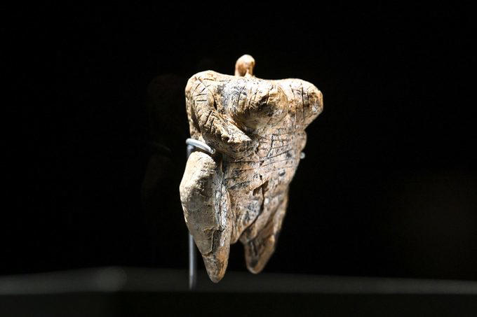 Lomekwi stone tools: 3.3 million years old, Sculpture representing a human: 40,000 years old, Stone tools in the Americas: 15,500 years old, Temple: 11,000 years old, Boat: 10,000 years old, City: 9,500 years old, Gold bead: 6,500 years old, Linen dress: 5,200 years old, Lunchbox: 3,500 years old, Cave painting studio: 100,000 years old, Neanderthal cave paintings: 64,000 years old, Copper awl: 6,000 years old, Complaint letter: 4,000 years old, Seagoing boat: 3,500 years old, Bow: 9,000 years old, Why trust us