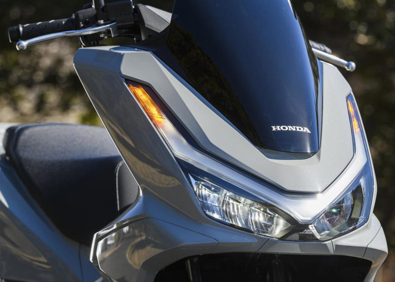ホンダ「PCX160」インプレ（太田安治）, ホンダ「PCX160」カラー・人気投票, ホンダ「PCX160」ライディングポジション・足つき性, ホンダ「PCX160」各部装備・ディテール解説, ホンダ「PCX160」主なスペック・燃費・製造国・価格