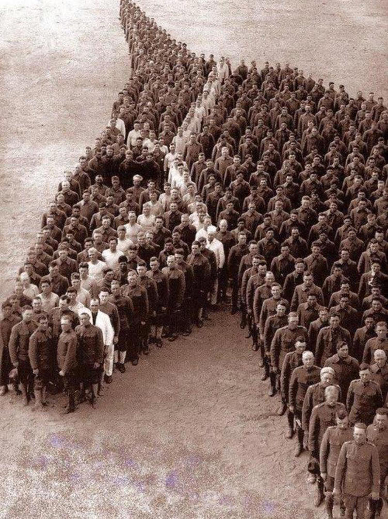 1. Cowboy Taking a Rest in Bonham, Texas (1910), 2. American Soldiers Paying Tribute to More Than 8 Million Horses, Mules, and Donkeys Who Died During World War I (1918), 3. Harriet Tubman at 89 Years Old (1911), 4. Lumberjacks in Portland (1915), 5. Fountain Frozen Solid in Detroit (1917), 6. Olympic Shooting (1912), 7. Gettysburg: Standing at the Bloody Angle Where 3,000 Soldiers Died (1913), 8. Native Americans of the Blackfoot Tribe at Glacier National Park (1913), 9. Six-Year-Old Boy After He Won a Pie-Eating Contest (1916), 10. Agatha Christie in Her WW1 Nurse Uniform (1914), 11. A Soldier from the Harlem Hellfighters Returning Home After World War I (1917), 12. Human Statue of Liberty Made With 18,000 Men (1918), 13. Pyramid of Captured German Helmets in New York (1918), 14. Harlem Hellfighters Back From WWI (1919), 15. Jack Johnson, the First Black Heavyweight Champ (1912), 16. Charlie Chaplin Without Makeup (1916), 17. Visiting a Food Truck (1919), 18. Forging the Chain for the Titanic’s Anchor (1910), 19. Harry Houdini After a Stunt (1914), 20. Dorm Room at the University of Illinois (1910), 21. Man Performing His Magic Act at the Empire Theater in Belfast (1913), 22. Tennis Tournament Winner (1912), 23. Buddies (1910), 24. Ice Delivery Girls (1918), 25. Chester McDuffee and His Aluminum Alloy Diving Suit That Weighed 485 lbs (1911), 26. William Harley and Arthur Davidson (1914), 27. When the Bells Rang on the Western Front (1918), 28. Nikola Tesla in His New York Office (1916), 29. Suffragettes (1911)