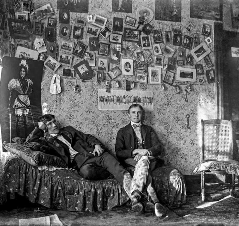 1. Cowboy Taking a Rest in Bonham, Texas (1910), 2. American Soldiers Paying Tribute to More Than 8 Million Horses, Mules, and Donkeys Who Died During World War I (1918), 3. Harriet Tubman at 89 Years Old (1911), 4. Lumberjacks in Portland (1915), 5. Fountain Frozen Solid in Detroit (1917), 6. Olympic Shooting (1912), 7. Gettysburg: Standing at the Bloody Angle Where 3,000 Soldiers Died (1913), 8. Native Americans of the Blackfoot Tribe at Glacier National Park (1913), 9. Six-Year-Old Boy After He Won a Pie-Eating Contest (1916), 10. Agatha Christie in Her WW1 Nurse Uniform (1914), 11. A Soldier from the Harlem Hellfighters Returning Home After World War I (1917), 12. Human Statue of Liberty Made With 18,000 Men (1918), 13. Pyramid of Captured German Helmets in New York (1918), 14. Harlem Hellfighters Back From WWI (1919), 15. Jack Johnson, the First Black Heavyweight Champ (1912), 16. Charlie Chaplin Without Makeup (1916), 17. Visiting a Food Truck (1919), 18. Forging the Chain for the Titanic’s Anchor (1910), 19. Harry Houdini After a Stunt (1914), 20. Dorm Room at the University of Illinois (1910), 21. Man Performing His Magic Act at the Empire Theater in Belfast (1913), 22. Tennis Tournament Winner (1912), 23. Buddies (1910), 24. Ice Delivery Girls (1918), 25. Chester McDuffee and His Aluminum Alloy Diving Suit That Weighed 485 lbs (1911), 26. William Harley and Arthur Davidson (1914), 27. When the Bells Rang on the Western Front (1918), 28. Nikola Tesla in His New York Office (1916), 29. Suffragettes (1911)