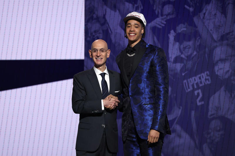 Passing or failing, Dallas Mavericks: A+, Philadelphia 76ers: A, Charlotte Hornets: D, Utah Jazz: B, Washington Wizards: B, New Orleans Pelicans: B-, Brooklyn Nets: C+, Toronto Raptors: D-, Houston Rockets: C, Portland Trail Blazers: C-, Oklahoma City Thunder: B-, Memphis Grizzlies: B-, Minnesota Timberwolves: B, Miami Heat: B+, Orlando Magic: B+, Boston Celtics: C+, Phoenix Suns: A-, Los Angeles Clippers: C+, Detroit Pistons: B+, Sacramento Kings: B, Milwaukee Bucks: C-, Cleveland Cavaliers: B-, New York Knicks: C-, Indiana Pacers: C, Los Angeles Lakers: C, Denver Nuggets: C