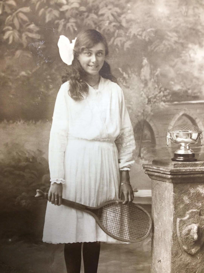 1. Cowboy Taking a Rest in Bonham, Texas (1910), 2. American Soldiers Paying Tribute to More Than 8 Million Horses, Mules, and Donkeys Who Died During World War I (1918), 3. Harriet Tubman at 89 Years Old (1911), 4. Lumberjacks in Portland (1915), 5. Fountain Frozen Solid in Detroit (1917), 6. Olympic Shooting (1912), 7. Gettysburg: Standing at the Bloody Angle Where 3,000 Soldiers Died (1913), 8. Native Americans of the Blackfoot Tribe at Glacier National Park (1913), 9. Six-Year-Old Boy After He Won a Pie-Eating Contest (1916), 10. Agatha Christie in Her WW1 Nurse Uniform (1914), 11. A Soldier from the Harlem Hellfighters Returning Home After World War I (1917), 12. Human Statue of Liberty Made With 18,000 Men (1918), 13. Pyramid of Captured German Helmets in New York (1918), 14. Harlem Hellfighters Back From WWI (1919), 15. Jack Johnson, the First Black Heavyweight Champ (1912), 16. Charlie Chaplin Without Makeup (1916), 17. Visiting a Food Truck (1919), 18. Forging the Chain for the Titanic’s Anchor (1910), 19. Harry Houdini After a Stunt (1914), 20. Dorm Room at the University of Illinois (1910), 21. Man Performing His Magic Act at the Empire Theater in Belfast (1913), 22. Tennis Tournament Winner (1912), 23. Buddies (1910), 24. Ice Delivery Girls (1918), 25. Chester McDuffee and His Aluminum Alloy Diving Suit That Weighed 485 lbs (1911), 26. William Harley and Arthur Davidson (1914), 27. When the Bells Rang on the Western Front (1918), 28. Nikola Tesla in His New York Office (1916), 29. Suffragettes (1911)