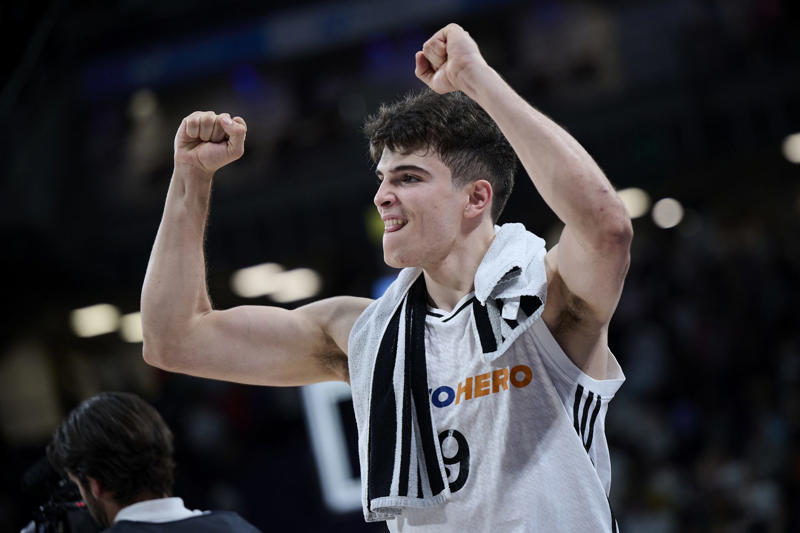 Passing or failing, Dallas Mavericks: A+, Philadelphia 76ers: A, Charlotte Hornets: D, Utah Jazz: B, Washington Wizards: B, New Orleans Pelicans: B-, Brooklyn Nets: C+, Toronto Raptors: D-, Houston Rockets: C, Portland Trail Blazers: C-, Oklahoma City Thunder: B-, Memphis Grizzlies: B-, Minnesota Timberwolves: B, Miami Heat: B+, Orlando Magic: B+, Boston Celtics: C+, Phoenix Suns: A-, Los Angeles Clippers: C+, Detroit Pistons: B+, Sacramento Kings: B, Milwaukee Bucks: C-, Cleveland Cavaliers: B-, New York Knicks: C-, Indiana Pacers: C, Los Angeles Lakers: C, Denver Nuggets: C
