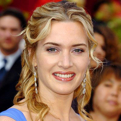 Romantic Curls in 2005 Fresh-Faced in 1986, English Rose in 2002, Shimmery Y2K Makeup in 2004, Romantic Curls in 2005, '60s-Inspired in 2007, Beach Blonde in 2008, Windswept in 2009, Red Carpet Glam in 2009, Mini Pompadour in 2011, Sideswept in 2012, Classic Hollywood in 2012, Effortless Waves and a Pink Pout in 2014, Subtle Smoky Eye in 2015, Hair Flip in 2016, Monochrome Pink Makeup in 2017, Face-Framing Updo in 2021, Shoulder-Length Curls in 2022, Simple Updo and Lip Tint in 2025