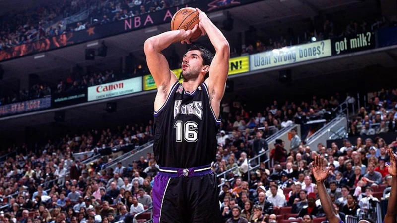 15) Rudy Gobert, 14) Toni Kukoc, 13) Victor Wembanyama, 12) Dražen Petrović, 11) Domantas Sabonis, 10) Vlade Divac, 9) Marc Gasol, 8) Peja Stojaković, 7) Arvydas Sabonis, 6) Tony Parker, 5) Pau Gasol, 4) Luka Dončić, 3) Giannis Antetokounmpo, 2) Nikola Jokić, 1) Dirk Nowitzki