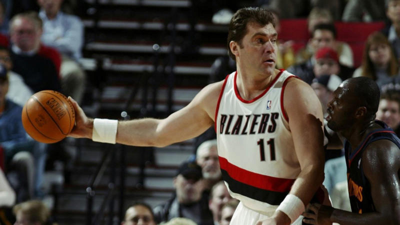 15) Rudy Gobert, 14) Toni Kukoc, 13) Victor Wembanyama, 12) Dražen Petrović, 11) Domantas Sabonis, 10) Vlade Divac, 9) Marc Gasol, 8) Peja Stojaković, 7) Arvydas Sabonis, 6) Tony Parker, 5) Pau Gasol, 4) Luka Dončić, 3) Giannis Antetokounmpo, 2) Nikola Jokić, 1) Dirk Nowitzki