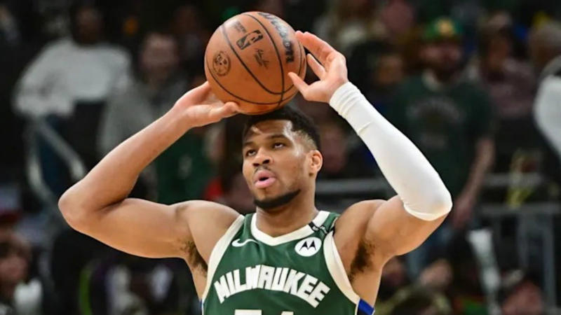 15) Rudy Gobert, 14) Toni Kukoc, 13) Victor Wembanyama, 12) Dražen Petrović, 11) Domantas Sabonis, 10) Vlade Divac, 9) Marc Gasol, 8) Peja Stojaković, 7) Arvydas Sabonis, 6) Tony Parker, 5) Pau Gasol, 4) Luka Dončić, 3) Giannis Antetokounmpo, 2) Nikola Jokić, 1) Dirk Nowitzki