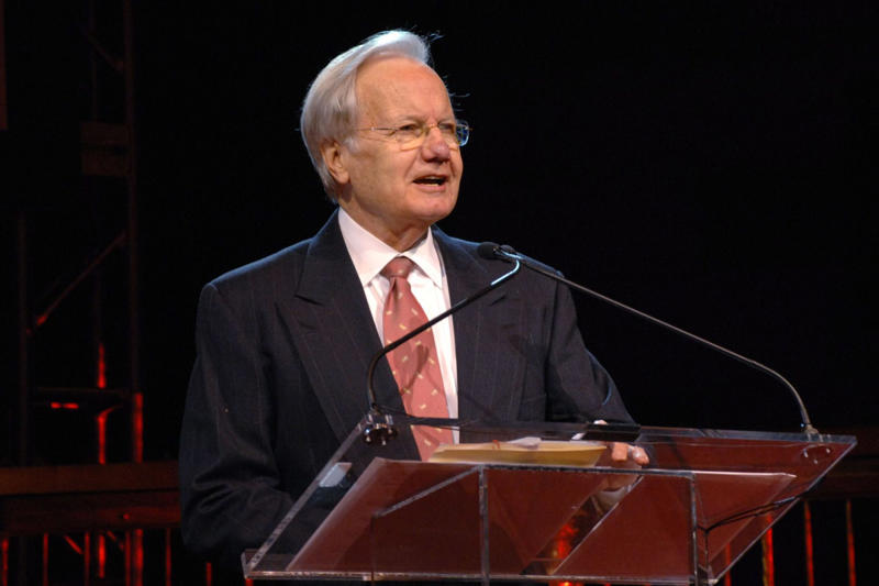 Bill Moyers From the microphone to legend, Johnny Carson, Larry King, David Letterman, Ed Sullivan, Graham Norton, Conan O’Brien, Howard Stern, Trevor Noah, Jon Stewart, James Lipton, Ryan Seacrest, Regis Philbin, Bill Moyers