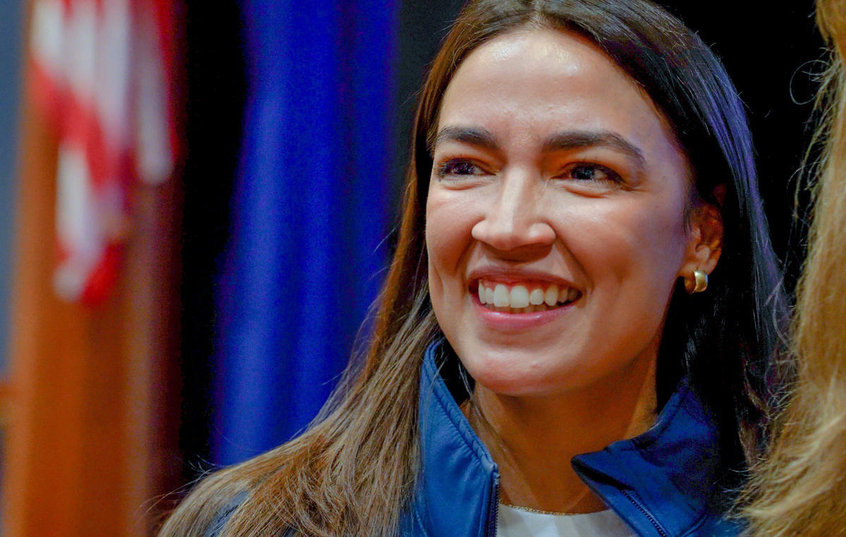 Ocasio-Cortez visits University of Rhode Island Alexandria Ocasio-Cortez, Robert Pugh talks with mayoral candidate Sen. John Horhn, Nathan Sage speaking to voters at a brewery event, Beto O’Rourke receives applause at town hall, Supporters greet voters entering the high school, Rye voters checking ballots at elementary school, Sign holders welcome voters at Talbot Gym