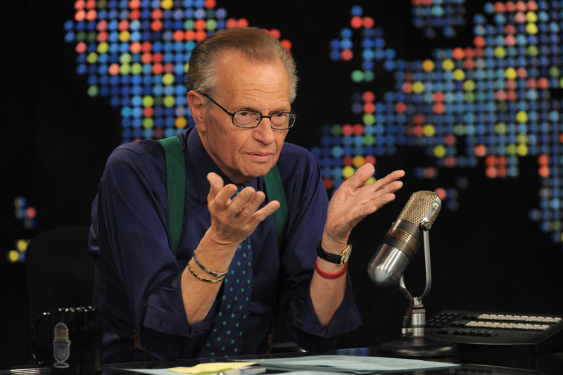 Larry King From the microphone to legend, Johnny Carson, Larry King, David Letterman, Ed Sullivan, Graham Norton, Conan O’Brien, Howard Stern, Trevor Noah, Jon Stewart, James Lipton, Ryan Seacrest, Regis Philbin, Bill Moyers