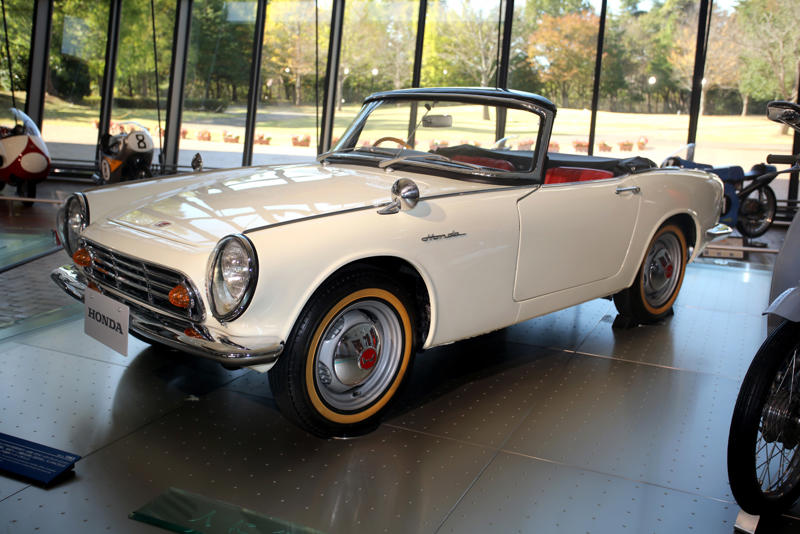 Honda S500 (1963) Curtiss Special (1924), Honda S360 (1962), Honda S500 (1963), Honda S800 (1968), Honda N360 (1967), Honda 1300 (1969), Honda 1300 Coupe S (1970), Honda Civic (1972), Honda Civic Country estate car (1980), Honda RA272 F1 car (1965), Honda P800 Pick-Up (1966), Honda Z (1970), Honda Life Step Van (1972), Honda Electro Gyrocator (1981), Honda Ballade Sports CR-X (1983), Honda Beat (1991), Honda Insight (1999), Honda Legend (1985), Honda Dream D (1949), Honda RA series of F1 cars (1964-68), Spirit Honda 201C (1983), Williams FW09 (1984), Williams FW11 (1986), Honda Indy 500 winner (2004), Honda RA106 (2006), Honda NSX Le Mans (1995), Motorcycle racing hall