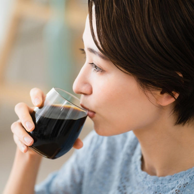 教えてくれたのは……船越 真木子（ふなこし まきこ）先生, 健康リスクを回避するには、「飲むタイミング」にも要注意, コーヒーの「飲みすぎサイン」が身体に現れることも, コーヒーに代わる飲み物を選ぶときには「カフェインの量」に注目, 健康的にコーヒーを楽しむポイント