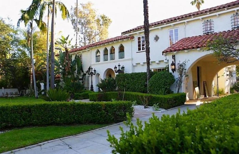 Inside the former homes of entertainment icons, Judy Garland's Bel Air bungalow, Dolores del Rio's bespoke love nest, Frank Sinatra's mid-century modern mansion, Howard Hughes' Spanish Revival mansion, Elizabeth Taylor's Beverly Hills mansion, Marilyn Monroe's would-be forever home, James Dean's Spanish-style hacienda, Lauren Bacall's Manhattan apartment, Cary Grant's romantic Palm Springs hideaway, Yvette Mimieux's Bel Air estate, Audrey Hepburn and Mel Ferrer's Colonial Estate, Marlene Dietrich's Beverly Hills rental, Carmen Miranda's Hollywood home