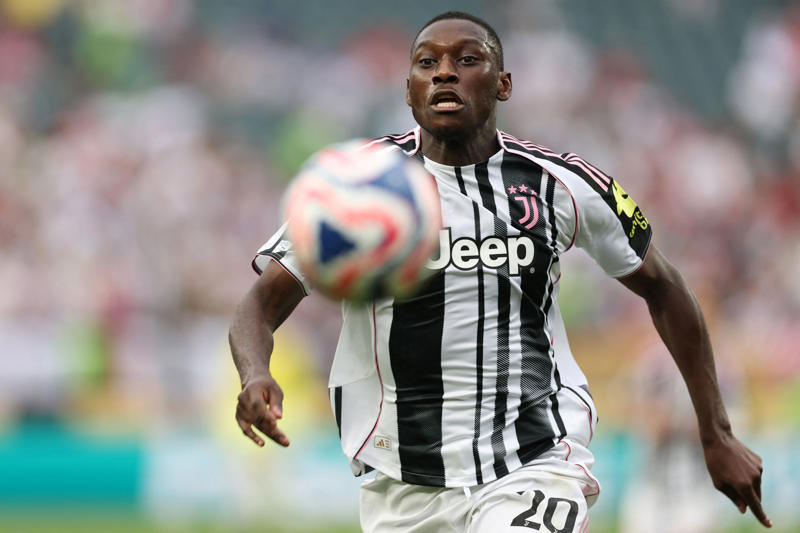 Transfer news live, Jamie Gittens to have Chelsea medical after £55m offer accepted, Bryan Mbeumo intent on Manchester United move, Crystal Palace given important update in fight to save European place, Hinds joins Arsenal, Southampton reject bid for Harwood-Bellis, Ibrahima Konate rejects Liverpool contract offer, Muniz to stay at Fulham?, Everton plan to derail Kenny Tete’s new contract with Fulham, Lewis-Skelly on Arsenal extension, Brentford prepare Mbeumo replacement, Branthwaite close to new Everton deal, Dominic Calvert-Lewin announces Everton exit after nine years with the club, Nico Williams tells Athletic Bilbao which club he intends to leave for, Crystal Palace to sign Argentine goalkeeper on free transfer from PSV, Wilfred Ndidi on the radar of Premier League clubs, Bradley Barcola on Arsenal's radar?, Newcastle ready to up Alexander Isak's wages to ward off interest, Chelsea close in on Jamie Gittens, Tottenham near deal for Japan defender, Quartet of clubs in the mix for Omari Hutchinson, Fenerbahce emerge as Jadon Sancho suitors, PSG have £55m bid for Zabarnyi rejected, Viktor Gyokeres 'tells Sporting he wants to leave', Benjamin Sesko stalemate sends Arsenal looking at striker options, Tottenham eye Eberechi Eze after Bryan Mbeumo setback, United to accept lower price for Garnacho?, Maresca talks up Liam Delap, Borussia Dortmund exploring deal for Chelsea starlet Josh Acheampong, Bournemouth set high price for Antoine Semenyo, Thomas Partey future at Arsenal all but confirmed, Arsenal agree fee for Christian Norgaard, Jhon Duran could move again just six months after Saudi deal, Leeds open talks to bring Douglas Luiz back to Premier League, Arsenal boost in Benjamin Sesko chase?, Nottingham Forest end interest in Timothy Weah, Real Madrid set hefty price for Rodrygo, Liverpool could be frustrated in bid to offload Nunez, Juventus striker Randal Kolo Muani responds to Chelsea transfer speculation, PSV decide against Tyrell Malacia transfer, Paul Pogba joins Monaco, Arsenal in talks with Eze's representatives, Viktor Gyokeres latest as Arsenal and Man Utd eye striker, Jarell Quansah set for Bayer Leverkusen medical, Southampton in talks for new striker, Martinez in and Onana out at Old Trafford?, Liverpool turn attention to Marc Guehi, Arsenal switch sights to Hugo Ekitike, Chelsea agree deal for Brighton's Joao Pedro, Jamie Gittens to have Chelsea medical after £55m offer accepted, Bryan Mbeumo intent on Manchester United move