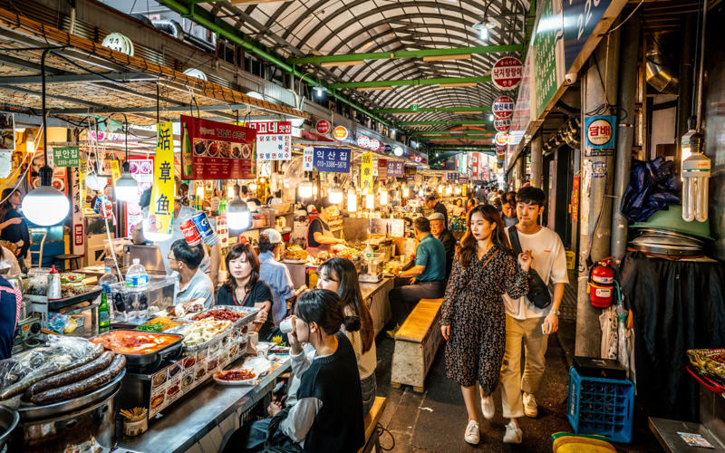 Grand Bazaar, Istanbul, Turkey, Chatuchak Weekend Market, Bangkok, Thailand, La Boqueria, Barcelona, Spain, Marché des Enfants Rouges, Paris, France, Borough Market, London, United Kingdom, Chichicastenango Market, Guatemala, Khan el-Khalili, Cairo, Egypt, Damnoen Saduak Floating Market, Thailand, Amphawa Floating Market, Thailand, Ver-o-Peso, Belém, Brazil, Gwangjang Market, Seoul, South Korea, Izmailovsky Market, Moscow, Russia, Temple Street Night Market, Hong Kong, Kashgar Sunday Market, Kashgar, China, Time Out Market, Lisbon, Portugal