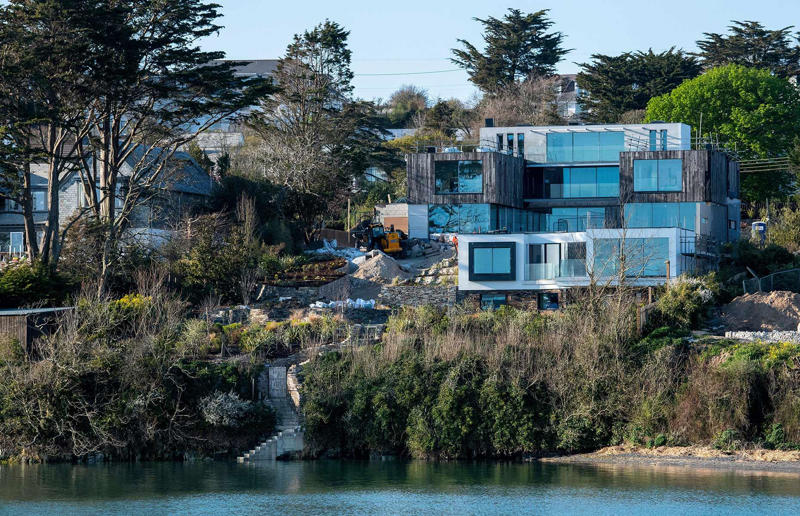 Gordon Ramsay's coastal home, Cornwall, UK The luxurious homes of celebrity chefs, Rachael Ray, Rachael Ray's picturesque villa: cosy, intimate living spaces, Rachael Ray's picturesque villa: a sprawling estate, Julia Child, Julia Child's charming cottage: a homage to Massachusetts, Julia Child's charming cottage: endearing details, Gordon Ramsay, Gordon Ramsay's Los Angeles mansion: neutral, streamlined kitchen, Gordon Ramsay's coastal home, Cornwall, UK, Mary Berry, Jacques Pépin, Jacques Pépin's woodland home: characterful, bespoke touches, Jacques Pépin's woodland home: a creative retreat, Ina Garten, Ina Garten's Hamptons estate, New York, USA, Ina Garten's Hamptons estate: light-filled reading room, Curtis Stone, Curtis Stone's Malibu farm: a culinary haven, Curtis Stone's Malibu farm: steeped in rustic charm, Jamie Oliver, Jamie Oliver's stately home, Essex, UK, Jamie Oliver's stately home: playful, period living spaces, José Andrés, José Andrés's contemporary home, Maryland, USA, José Andrés's contemporary home: sophisticated library nook, José Andrés's contemporary home: a kitchen with a view, Nigella Lawson, Nigella Lawson's colourful townhouse, London, UK, Nigella Lawson's colourful townhouse: whimsical kitchen, Nigella Lawson's colourful townhouse: a peaceful sanctuary, Enrique Olvera, Enrique Olvera's minimalist apartment, Mexico City, Mexico, Enrique Olvera's minimalist apartment: a space for creativity