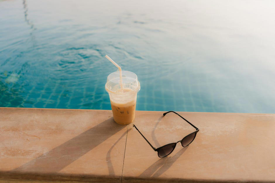 Does coffee dehydrate your body?, Is coffee a vasoconstrictor?, Do experts recommend people stop drinking coffee when it's hot out?, Precautions to take in the summer heat: