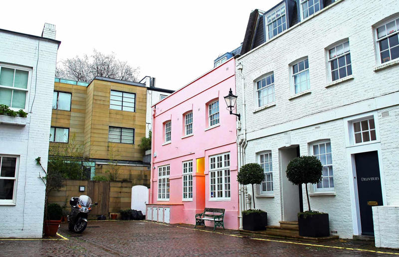 Nigella Lawson's colourful townhouse, London, UK The luxurious homes of celebrity chefs, Rachael Ray, Rachael Ray's picturesque villa: cosy, intimate living spaces, Rachael Ray's picturesque villa: a sprawling estate, Julia Child, Julia Child's charming cottage: a homage to Massachusetts, Julia Child's charming cottage: endearing details, Gordon Ramsay, Gordon Ramsay's Los Angeles mansion: neutral, streamlined kitchen, Gordon Ramsay's coastal home, Cornwall, UK, Mary Berry, Jacques Pépin, Jacques Pépin's woodland home: characterful, bespoke touches, Jacques Pépin's woodland home: a creative retreat, Ina Garten, Ina Garten's Hamptons estate, New York, USA, Ina Garten's Hamptons estate: light-filled reading room, Curtis Stone, Curtis Stone's Malibu farm: a culinary haven, Curtis Stone's Malibu farm: steeped in rustic charm, Jamie Oliver, Jamie Oliver's stately home, Essex, UK, Jamie Oliver's stately home: playful, period living spaces, José Andrés, José Andrés's contemporary home, Maryland, USA, José Andrés's contemporary home: sophisticated library nook, José Andrés's contemporary home: a kitchen with a view, Nigella Lawson, Nigella Lawson's colourful townhouse, London, UK, Nigella Lawson's colourful townhouse: whimsical kitchen, Nigella Lawson's colourful townhouse: a peaceful sanctuary, Enrique Olvera, Enrique Olvera's minimalist apartment, Mexico City, Mexico, Enrique Olvera's minimalist apartment: a space for creativity