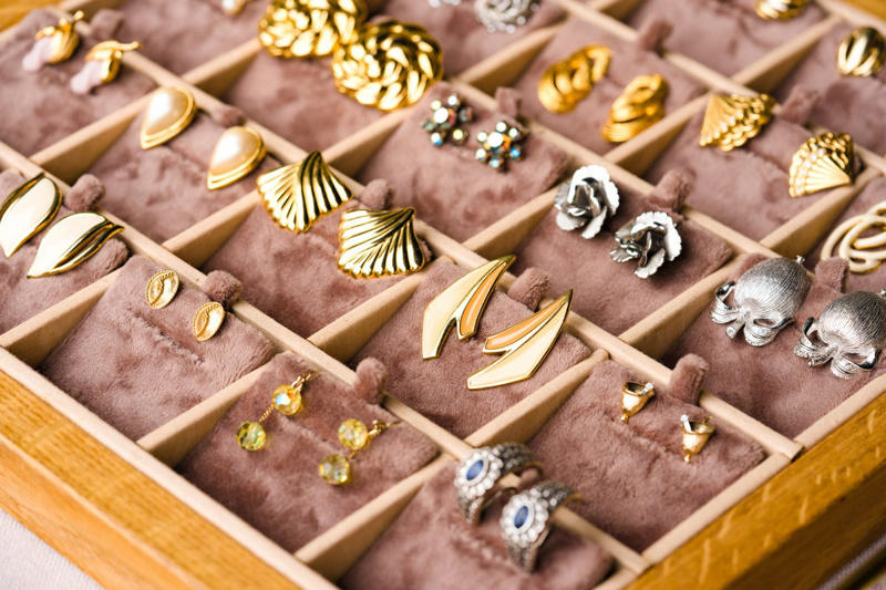Research Sellers, Do Your Homework, Know the Price of Gold, Reverse the Search, Peruse in Person , Recognize Stamps, Know Your Sizing, Ask Questions, Read the Return Policy
