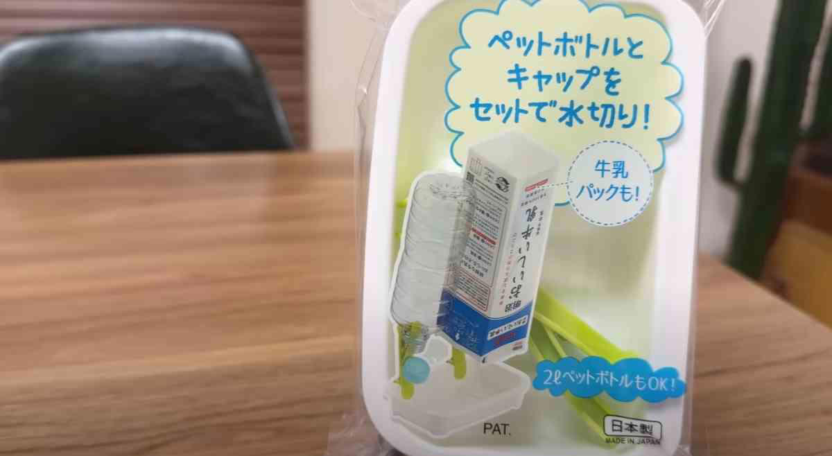 ダイソーの「ペットボトル水切り」の詳細, ペットボトルの乾燥に便利！, ダイソーの「ゴム手袋水切りトレー」の詳細, 置き場所に困るものもお任せ！使い勝手バツグンの三角コーナー水切り