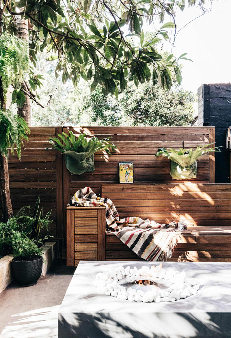 What should you put at the bottom of a fire pit? , What is the cheapest way to make a fire pit area? , What do you put in a fire pit to make it burn? , 22 fire pit area ideas to inspire,      A coastal escape   