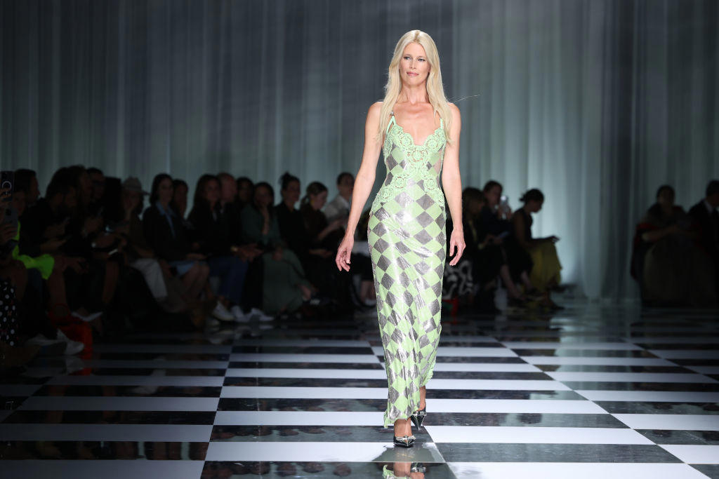 Claudia Schiffer Eternal supermodels, Beverly Johnson, Naomi Campbell, Cindy Crawford, Kate Moss, Gisele Bündchen, Linda Evangelista, Claudia Schiffer, Tyra Banks, Adriana Lima, Bella Hadid, Cara Delevingne, Shalom Harlow
