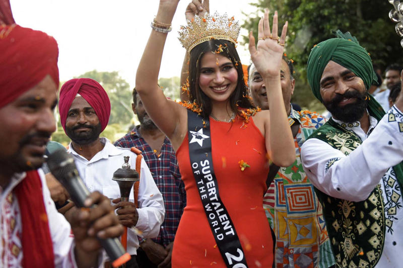Her journey in beauty pageants She gave up her 'Miss' crown, "I don't want to continue pretending anymore.", Big goals, Her family, her first support, Studies in psychology, Her journey in beauty pageants, A forced routine, His accommodation in Bangkok, The organization responded coldly