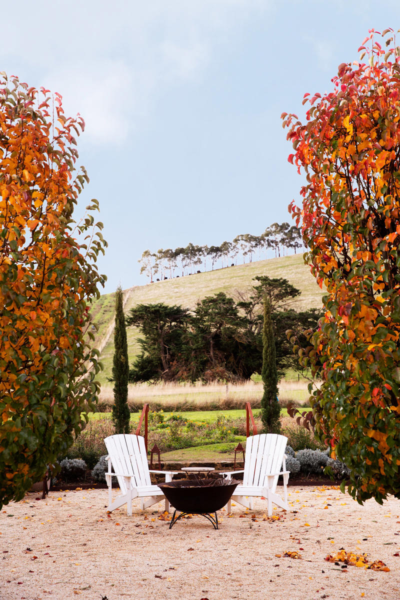 What should you put at the bottom of a fire pit? , What is the cheapest way to make a fire pit area? , What do you put in a fire pit to make it burn? , 22 fire pit area ideas to inspire,      A coastal escape   