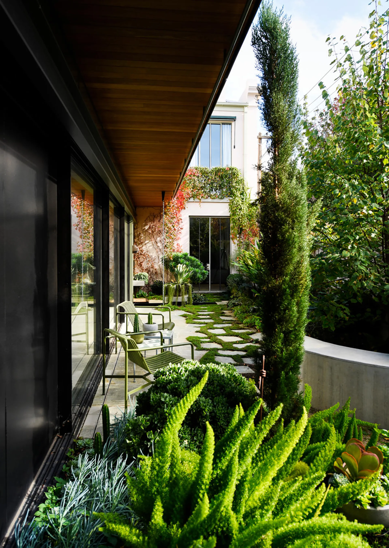 How do you make a small garden nice?, 13 clever small garden design ideas, Screening plants , Use the council verge , Create layers , A plunge pool , Maximise natural light , Mix and match , Plant groundcover , Create a leafy canopy , Diamond climbers , Add statement pot plants , Choose hardy shrubs , Create a tropical garden , Miniature manicured garden , How do you arrange pot plants in a small garden?, What is the cheapest ground cover for a garden?