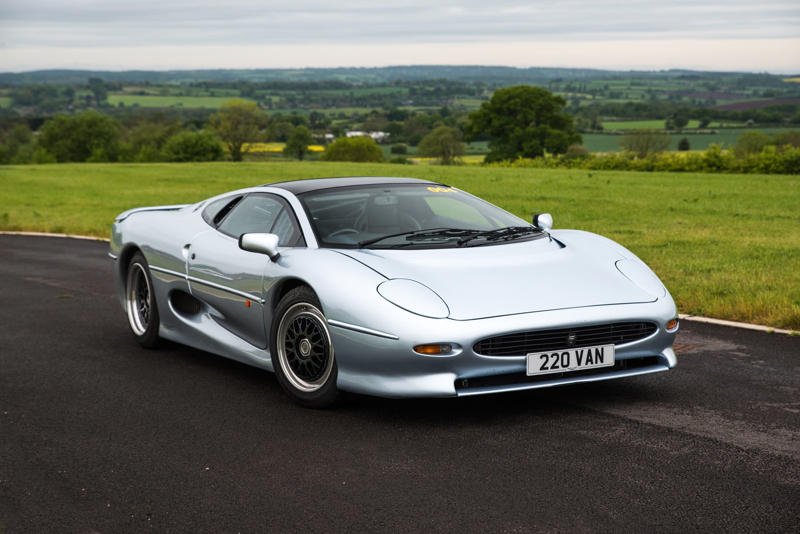 Jaguar XJ220 (1992) Ford Fairlane 500 Skyliner (1957), Rover P6 (1963), Mercedes-Benz 600 (1964), BRM H16 (1966), Citroën SM (1970), Citroën Birotor (1973), Aston Martin Lagonda (1976), Buick Reatta (1988), Mitsubishi 3000GT (1990), Subaru SVX (1991), Jaguar XJ220 (1992), Porsche 911 Targa (1996), Peugeot 206 CC (2000), Volkswagen Phaeton (2002), Citroën C3 Pluriel, Bugatti Veyron (2005), Lexus LFA (2010)