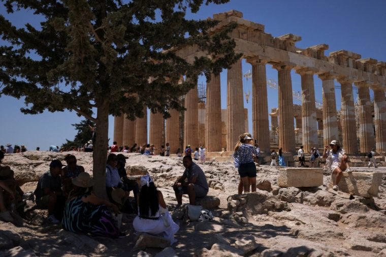 Iberia and France ‘expected to exceed 40°C’, How widespread is the heatwave?, Major wildfire and partial Eiffel Tower closure, Archeological sites in Greece restricting opening times, Some relief expected in the UK, Heatwaves and travel, Residents urged to take ‘sensible precautions’, Recognise signs of heat exhaustion and heat-stroke