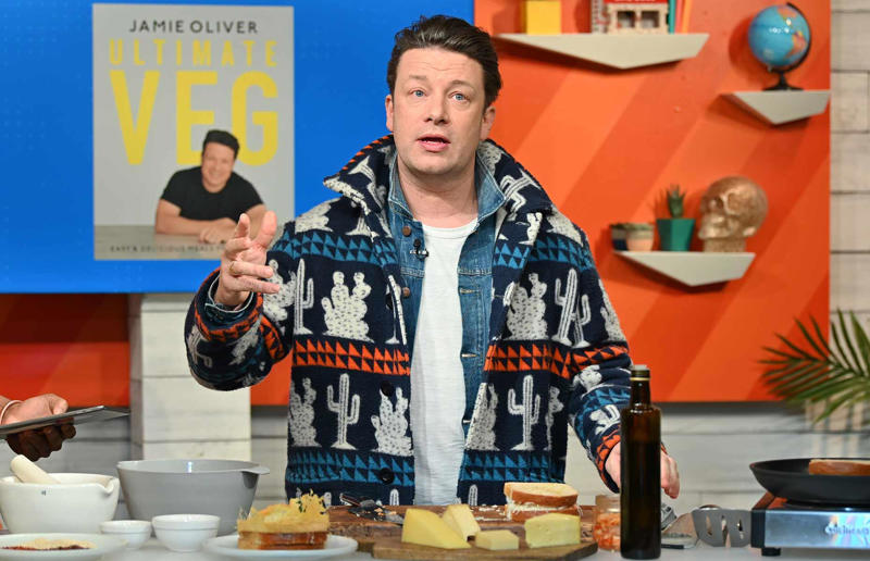 Jamie Oliver The luxurious homes of celebrity chefs, Rachael Ray, Rachael Ray's picturesque villa: cosy, intimate living spaces, Rachael Ray's picturesque villa: a sprawling estate, Julia Child, Julia Child's charming cottage: a homage to Massachusetts, Julia Child's charming cottage: endearing details, Gordon Ramsay, Gordon Ramsay's Los Angeles mansion: neutral, streamlined kitchen, Gordon Ramsay's coastal home, Cornwall, UK, Mary Berry, Jacques Pépin, Jacques Pépin's woodland home: characterful, bespoke touches, Jacques Pépin's woodland home: a creative retreat, Ina Garten, Ina Garten's Hamptons estate, New York, USA, Ina Garten's Hamptons estate: light-filled reading room, Curtis Stone, Curtis Stone's Malibu farm: a culinary haven, Curtis Stone's Malibu farm: steeped in rustic charm, Jamie Oliver, Jamie Oliver's stately home, Essex, UK, Jamie Oliver's stately home: playful, period living spaces, José Andrés, José Andrés's contemporary home, Maryland, USA, José Andrés's contemporary home: sophisticated library nook, José Andrés's contemporary home: a kitchen with a view, Nigella Lawson, Nigella Lawson's colourful townhouse, London, UK, Nigella Lawson's colourful townhouse: whimsical kitchen, Nigella Lawson's colourful townhouse: a peaceful sanctuary, Enrique Olvera, Enrique Olvera's minimalist apartment, Mexico City, Mexico, Enrique Olvera's minimalist apartment: a space for creativity
