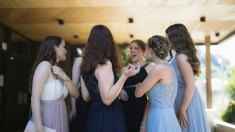 1. Dress Appropriately, 2. RSVP Promptly, 3. Arrive On Time, 4. Respect the Ceremony, 6. Participate Politely, 7. Avoid Bringing Uninvited Guests, 8. Gift Appropriately, 9. Limit Alcohol Consumption, 10. Offer Congratulatory Words, 1. Don't Wear White, 2. Don't Bring a Plus One Without Permission, 3. Don't Ignore Other Guests, 4. Don't Come With A Bad Mood, 5. Don't Use Your Phone During the Ceremony, 6. Don't Upstage the Couple, 7. Don't Get Too Personal in Speeches, 8. Don't Criticize the Wedding Details, 9. Don't Leave Too Early, 10. Don't Forget to Thank the Hosts