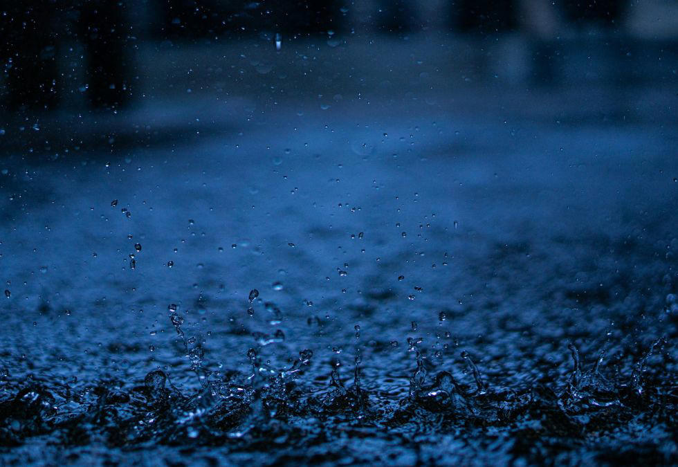 17. Raindrops Are Shaped Like Teardrops 25. You Only Use 10% of Your Brain, 23. Vincent van Gogh Cut Off His Own Ear, 21. All Dinosaurs Are Extinct, 20. The Great Wall of China Is Visible from Space, 19. Christopher Columbus Discovered America, 18. George Washington Had Wooden Teeth, 17. Raindrops Are Shaped Like Teardrops, 16. Deoxygenated Blood Is Blue, 15. Isaac Newton Discovered Gravity When an Apple Hit His Head, 13. Pluto Is the Ninth Planet, 12. Albert Einstein Was a Bad Student, 11. Swallowing Gum Stays in Your Stomach for Seven Years, 10. The Salem Witch Trials Were Caused by Ergot Poisoning, 9. You Can’t Start a Sentence with “And” or “But”, 8. The First Thanksgiving Was a Peaceful Feast, 7. America Became Independent on July 4, 1776, 6. Witches Were Burned at the Salem Trials, 5. Earth Is the Only Planet with Liquid Water, 4. Pilgrims Wore Only Black and White, 3. The Food Pyramid Is the Healthiest Way to Eat, 2. Eating Chocolate Causes Acne