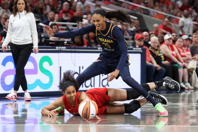Saying the right things Doubling down on DeWanna, Important in Indiana, Honeymoon, Praising the team, Delighted with DeWanna, Perfection, Bye bye Bonner, Familiarity, Saying the right things, The Caitlin factor, Burning bright, A different reality