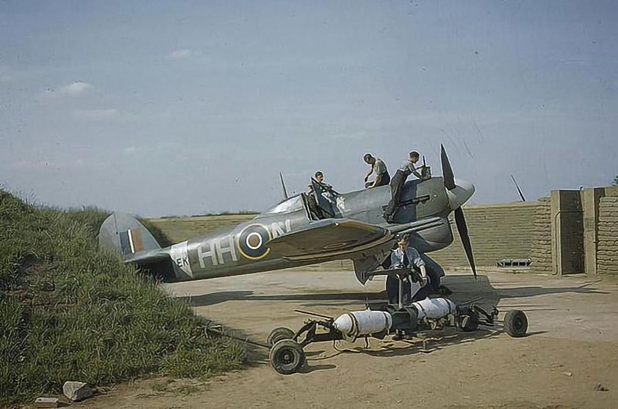 10: Gloster Gladiator, 9: Martin-Baker MB5, 8: Boulton Paul Defiant, 7: Westland Whirlwind, 6: Hawker Typhoon, 5: Bristol Beaufighter, 4: De Havilland Mosquito, 3: Hawker Hurricane, 2: Supermarine Spitfire, 1: Hawker Tempest