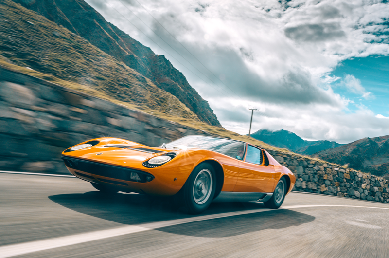 15. Lamborghini Miura 1. Bugatti EB110, 2. Jaguar XJ13, 3. Lamborghini 350GT, 4. Aston Martin DB7 V12, 5. Lagonda V12, 6. McLaren F1, 7. Auto Union D-type, 8. TVR Cerbera Speed 12, 9. BMW 850CSi, 10. Ferrari 125 S, 11. Jaguar XJ12, 12. Mercedes-Benz CLK GTR, 13. Ferrari 410 Superamerica, 14. Packard Twin-Six, 15. Lamborghini Miura, 16. Campbell-Railton Blue Bird, 17. Ferrari F50, 18. Yamaha OX99-11, 19. Jaguar XJ220, 20. Rolls-Royce Phantom III, 21. Jaguar XJR-15