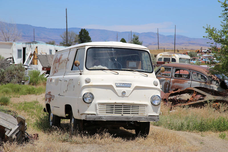 CADILLAC 1948, LINCOLN TOWN CAR 1978, NASH METROPOLITAN, CROSLEY 1948, FORD FALCON 1959, LINCOLN CONTINENTAL 1972, OLDSMOBILE NIGHTY EIGHT LIMOUSINE 1961, CHRYSLER WINDSOR 1960, NASH STATESMAN 1952, BUICK 1941, LINCOLN CONTINENTAL 1968, DODGE DART 1968, CADILLAC COUPE DEVILLE 1970, OLDSMOBILE NINETY EIGHT 1970, FWD SUCOE 1944, THAMES FREIGHTER 800, NASH AMBASSADOR SUPER 1956, BUICK RIVIERA 1972, PONTIAC STARCHIEF 1963, DODGE CORONET SIERRA 1952, HUDSON 1946, STUDEBAKER CHAMPION 1950, OLDSMOBILE 1940, NASH AMBASSADOR CUSTOM 1953, BUICK CENTURION 1973, CHRYSLER NEW YORKER DELUXE 1955, AUSTIN CAMBRIAN, STUDEBAKER COMMANDER CAMPER 1957, STUDEBAKER COMMANDER 1955, INTERNATIONAL C120, LAND ROVER DISCOVERY, PONTIAC SILVER STREAK 1950, PACKARD 200 1952, FWD MODEL HR 1950, CHEVROLET CORVAIR 1960, FORD B SERIES BUS, INTERNATIONAL KB2