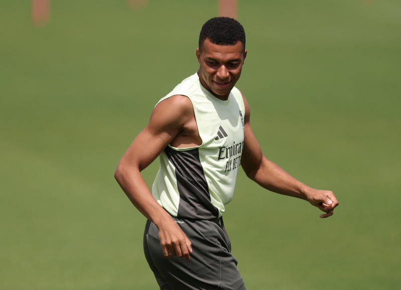 Real Madrid vs Juventus LIVE, Team news, Team news, Team news, Round of 16 results so far, 'The match of the tournament', Manchester City knocked out of Club World Cup by Al-Hilal, 'Juventus are very intense', Alonso on Club World Cup, Yildiz's arrival, Mbappe's first year, Rinderknech clinging on, Will Mbappe play?, Real Madrid's dangerman?, How to watch the Club World Cup, When is Real Madrid vs Juventus?, Real Madrid vs Juventus, Good evening