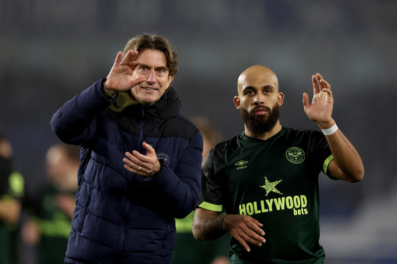 Transfer news live, List of Premier League free agents, Ollie Watkins emerges as Manchester United transfer target, Arsenal complete permanent deal for Chloe Kelly, Southampton reject bid for Taylor Harwood-Bellis, Jarell Quansah completes move from Liverpool to Bayer Leverkusen, Jamie Gittens to have Chelsea medical after £55m offer accepted, Borussia Dortmund exploring deal for Chelsea starlet Josh Acheampong, Man City begin Ruben Dias contract extension talks, Juventus and Newcastle vie for Argentine defender, Juventus close in on Jonathan David, Tottenham target Mohammed Kudus, Brentford chief provides update on Bryan Mbeumo future, Liverpool give Bayern firm response over Luis Diaz, Arsenal plan Norgaard medical, Arsenal sign goalkeeper Kepa Arrizabalaga from Chelsea, Arsenal submit Noni Madueke offer, Potential Marc Guehi replacement emerges for Crystal Palace, Liverpool continue pursuit of Marc Guehi..., Arsenal lead Eberechi Eze race over Tottenham, Arsenal close in on Viktor Gyokeres, Transfer news live