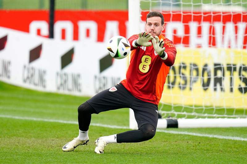 Transfer news live, Arsenal close in on Viktor Gyokeres, Transfer news live, Arsenal lead Eberechi Eze race over Tottenham, Goalkeeper Danny Ward returns to hometown club Wrexham, Gyokeres gives Sporting ultimatum, Arsenal switch sights to Hugo Ekitike after Benjamin Sesko talks stall, Man United and Juve locked in Sancho talks, Liverpool turn attention to Marc Guehi, Arsenal plan Norgaard medical, Semenyo signs Bournemouth extension, Arsenal sign goalkeeper Kepa Arrizabalaga from Chelsea, Arsenal lead Eberechi Eze race over Tottenham, Arsenal plan Norgaard medical, Brentford chief provides update on Bryan Mbeumo future, Tottenham target Mohammed Kudus, Ollie Watkins emerges as Manchester United transfer target, DONE DEAL: Aston Villa snap up Dutch youngster, Kenny Tete set to stay at Fulham?, List of Premier League free agents, West Ham chasing El Hadji Malick Diouf, Goalkeeper Danny Ward returns to hometown club Wrexham, Real Madrid set hefty price for Rodrygo, Gyokeres gives Sporting ultimatum, Done deal! Arsenal complete Kepa signing from Chelsea, Arsenal switch sights to Hugo Ekitike after Benjamin Sesko talks stall, Jamie Gittens to have Chelsea medical after £55m offer accepted, Man United and Juve locked in Sancho talks, Marcus Rashford returns to Manchester United after Aston Villa decline permanent deal, Aston Villa sell young striker to Hull City with sell-on clause included, Southampton reject bid for Taylor Harwood-Bellis, Arsenal not looking to sell Gabriel Martinelli, Borussia Dortmund exploring deal for Chelsea starlet Josh Acheampong, PSV reject deal for Tyrell Malacia, Jonny Evans confirms retirement after taking up new Manchester United role, Tammy Abraham set to seal Besiktas move, Dominic Calvert-Lewin leaves Everton after nine years on Merseyside, Joao Pedro set to complete Chelsea move, Liverpool set Harvey Elliott price tag, Brentford chief provides update on Bryan Mbeumo future, Ollie Watkins emerges as Manchester United transfer target, Liverpool insist Luis Diaz is not for sale after Barcelona approach rebuffed, Bayern Munich add Luis Diaz to shortlist, Tottenham target Mohammed Kudus, Crystal Palace eye double swoop for Middlesborough pair, Gyokeres gives Sporting ultimatum, Inamura on his way to Celtic, Nottingham Forest end interest in Timothy Weah, Seamus Coleman extends Everton stay into 17th season after signing new deal, Real Madrid set hefty price for Rodrygo, Bradley Barcola on Arsenal's radar?, Jamie Gittens to have Chelsea medical after £55m offer accepted, Bryan Mbeumo intent on Manchester United move, Chelsea agree deal for Brighton's Joao Pedro, Arsenal switch sights to Hugo Ekitike after Benjamin Sesko talks stall, Liverpool turn attention to Marc Guehi, Arsenal plan Norgaard medical, Arsenal lead Eberechi Eze race over Tottenham
