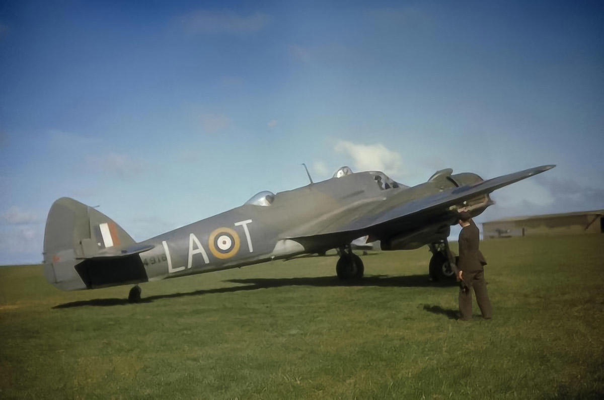 10: Gloster Gladiator, 9: Martin-Baker MB5, 8: Boulton Paul Defiant, 7: Westland Whirlwind, 6: Hawker Typhoon, 5: Bristol Beaufighter, 4: De Havilland Mosquito, 3: Hawker Hurricane, 2: Supermarine Spitfire, 1: Hawker Tempest